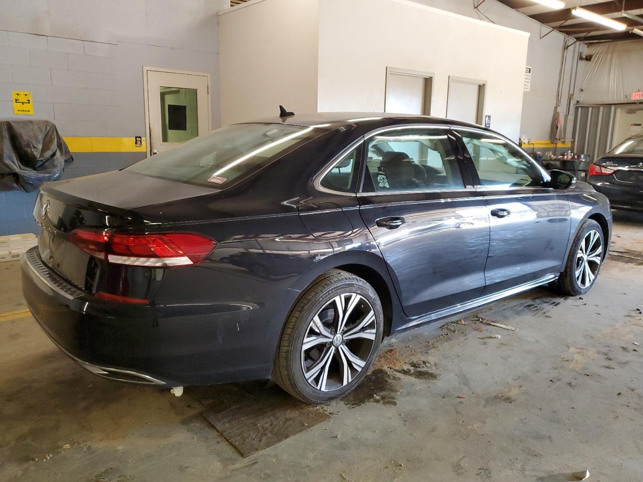 Image 3 of 2021 VOLKSWAGEN PASSAT SE 2021 with VIN 1VWSA7A39MC004945