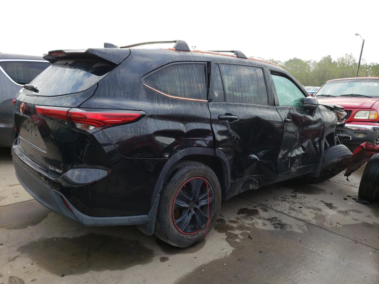 Изображение 3 2021 TOYOTA HIGHLANDER XLE 2021 с VIN 5TDHZRBH2MS125892