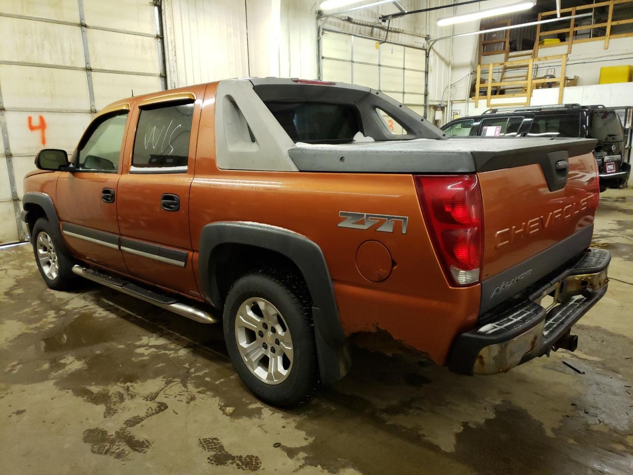 Image 2 of 2005 CHEVROLET AVALANCHE K1500 2005 with VIN 3GNEK12Z65G258910