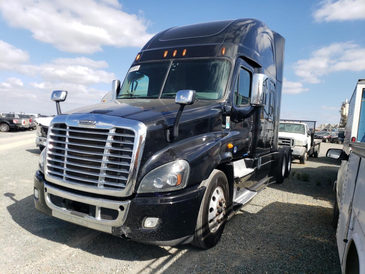 Изображение 2 2017 FREIGHTLINER CASCADIA 125  2017 с VIN 3AKJGLDRXHSHU3690