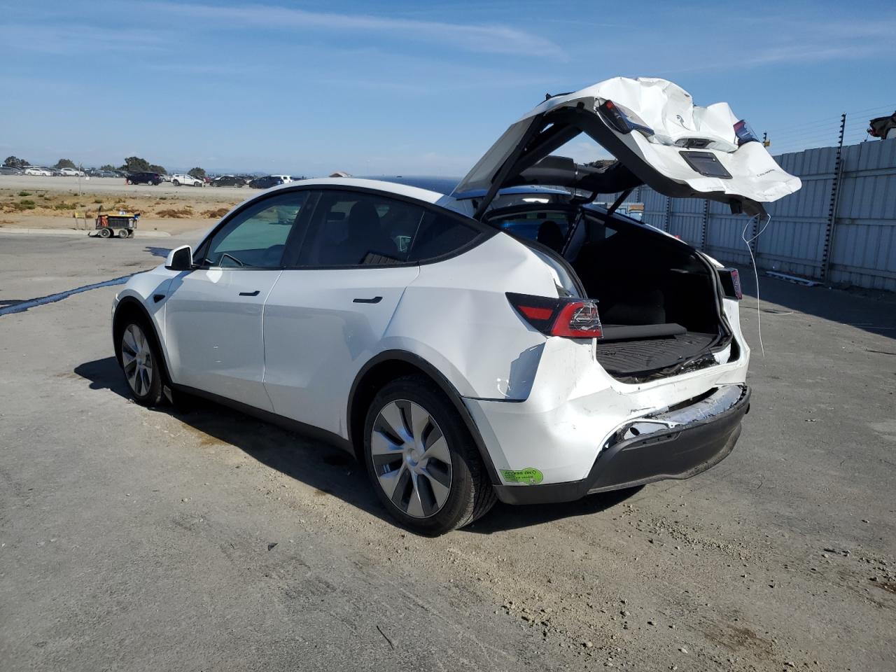 Изображение 2 2023 TESLA MODEL Y  2023 с VIN 7SAYGDEE1PF618534