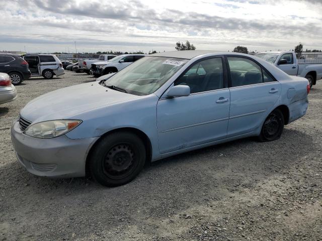 Obraz 1 z 2005 TOYOTA CAMRY LE 2005 z VIN 4T1BE30K25U524808