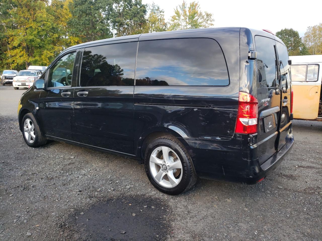 Image 2 of 2017 MERCEDES-BENZ METRIS  2017 with VIN WD4PG2EE3H3336381