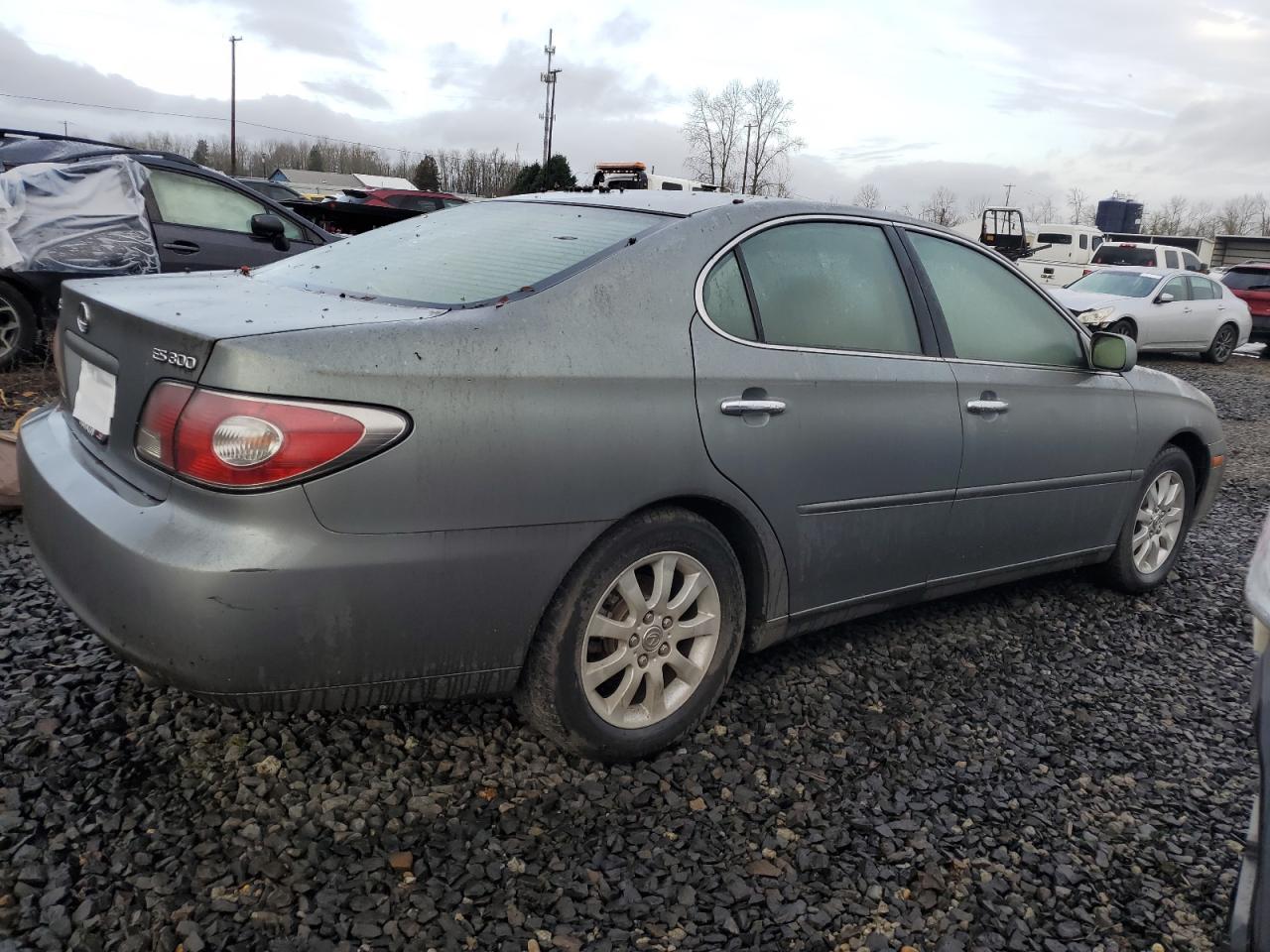 Image 3 of 2002 LEXUS ES 300 2002 with VIN JTHBF30G120083803