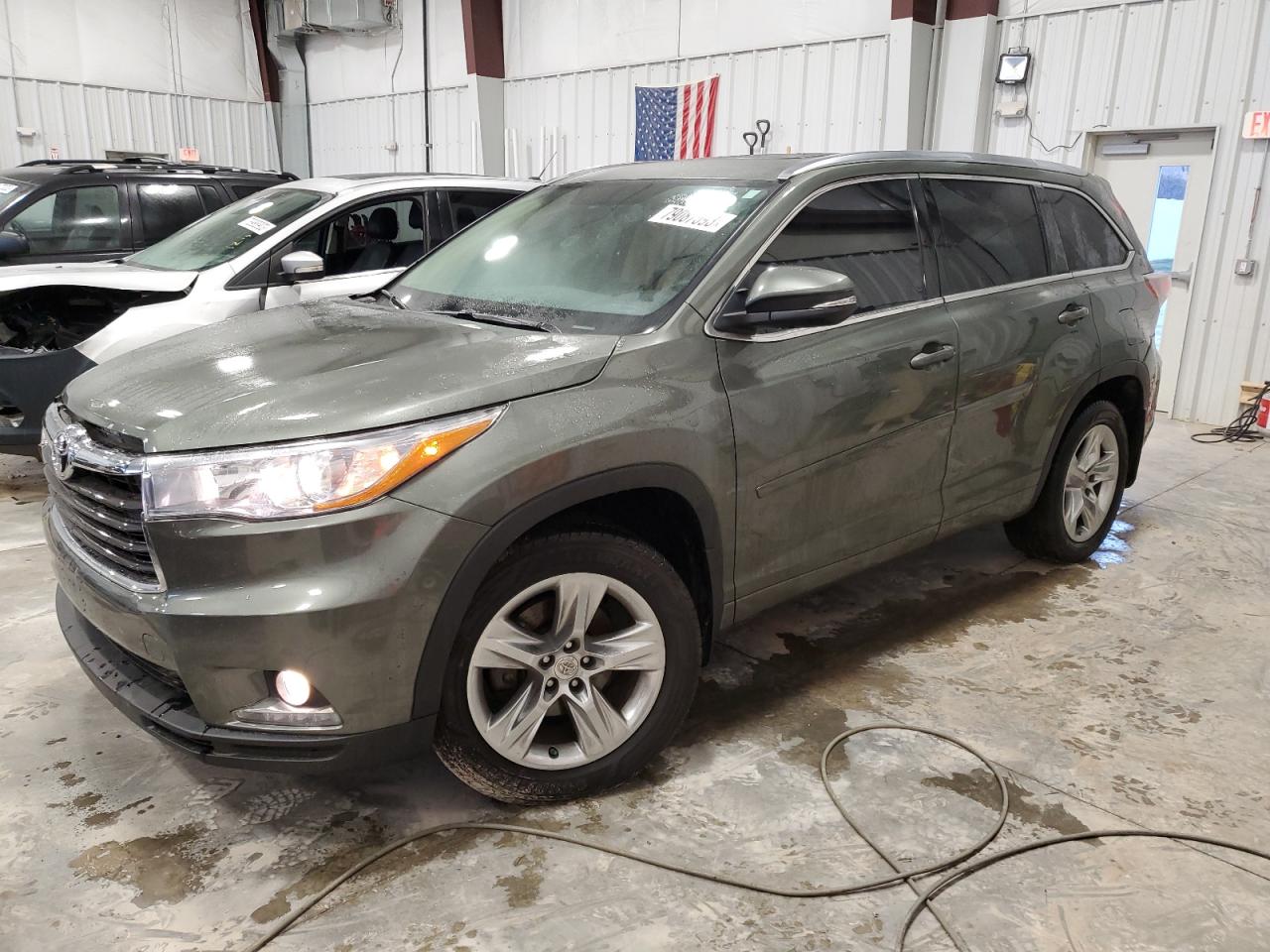 Image 1 of 2015 TOYOTA HIGHLANDER LIMITED 2015 with VIN 5TDDKRFH3FS214919