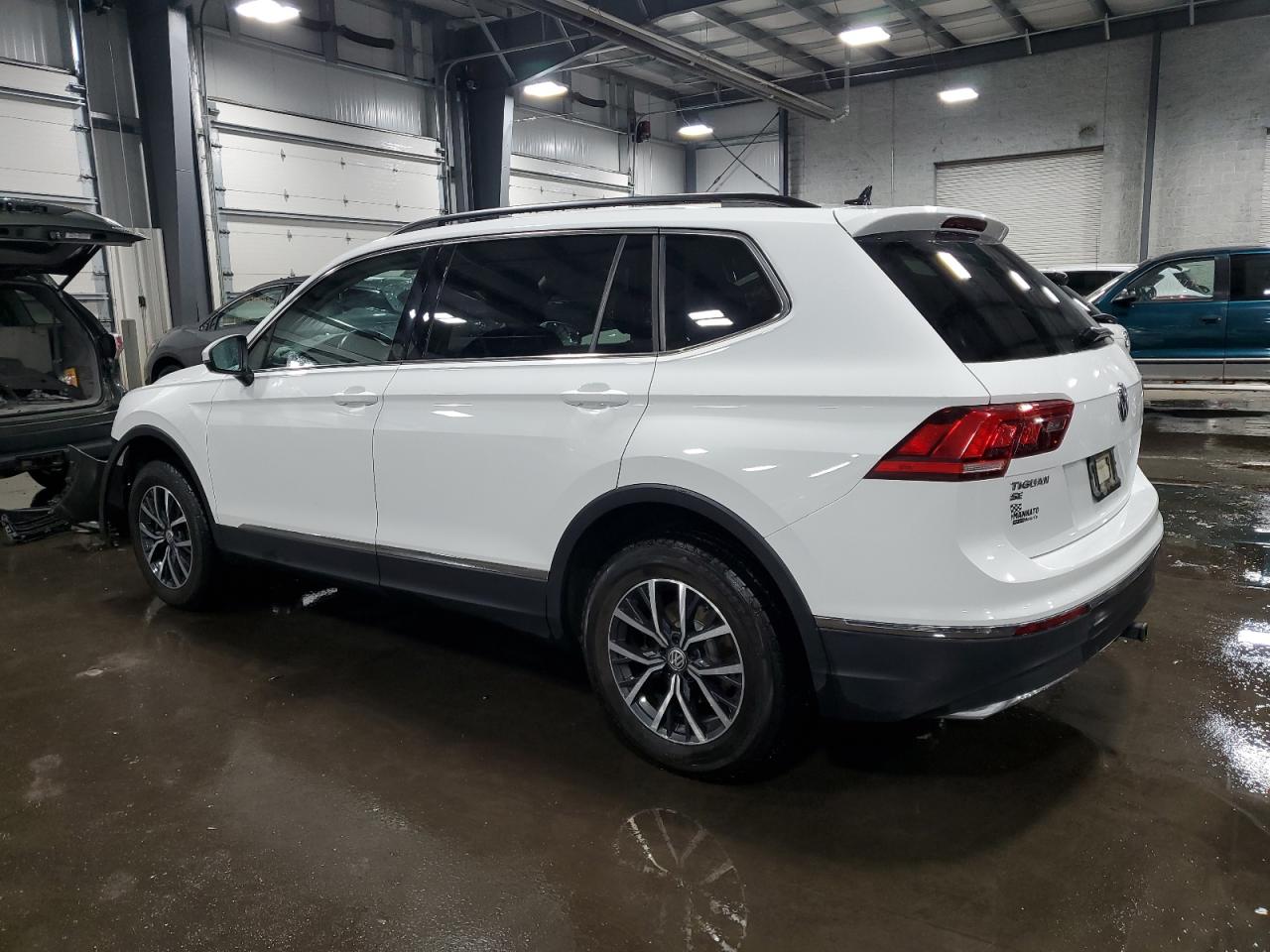 Изображение 2 2018 VOLKSWAGEN TIGUAN SE 2018 с VIN 3VV2B7AX6JM216183