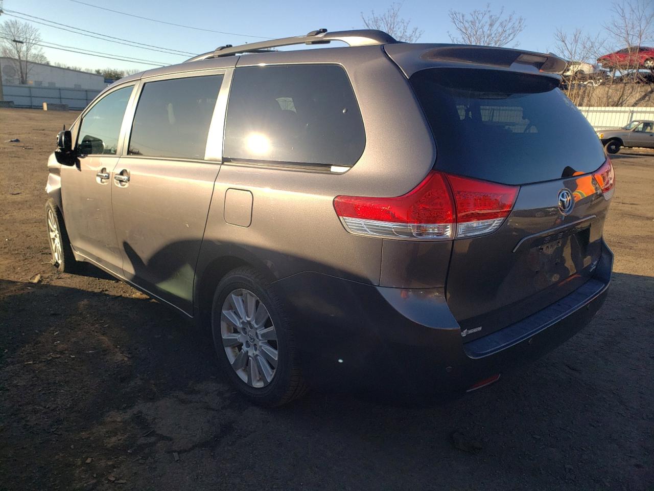 Изображение 2 2013 TOYOTA SIENNA XLE 2013 с VIN 5TDDK3DC8DS062931