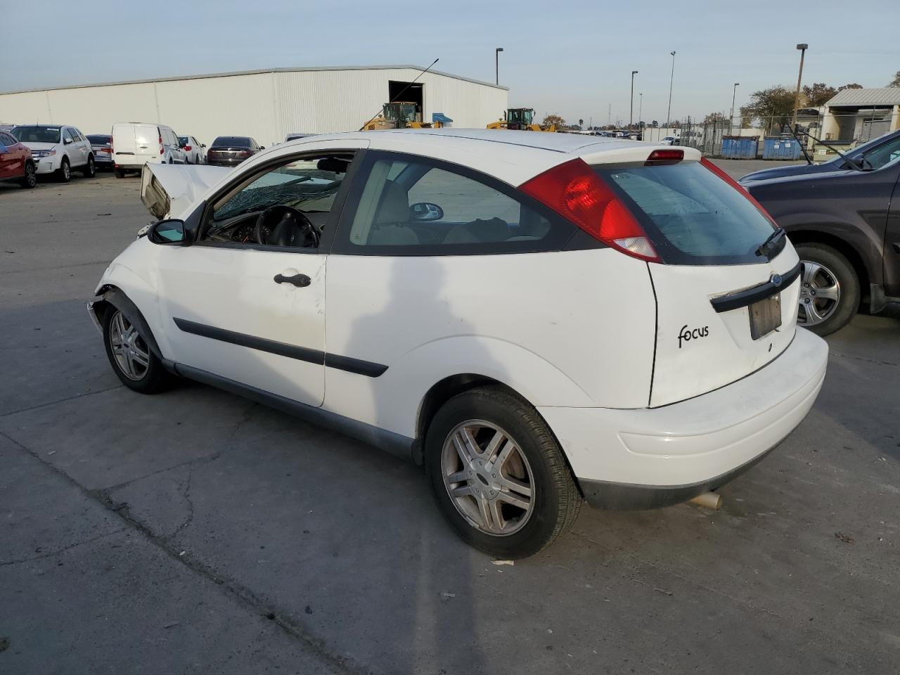 Image 2 of 2000 FORD FOCUS ZX3 2000 with VIN 3FAFP3135YR123083