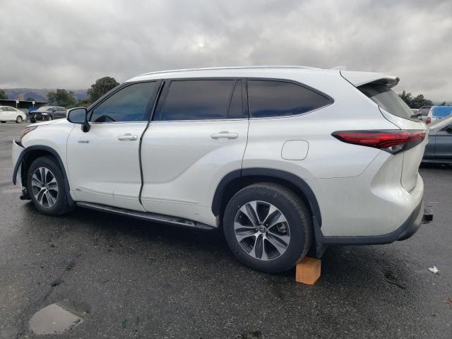 Изображение 2 2021 TOYOTA HIGHLANDER HYBRID XLE 2021 с VIN 5TDHBRCH2MS033880