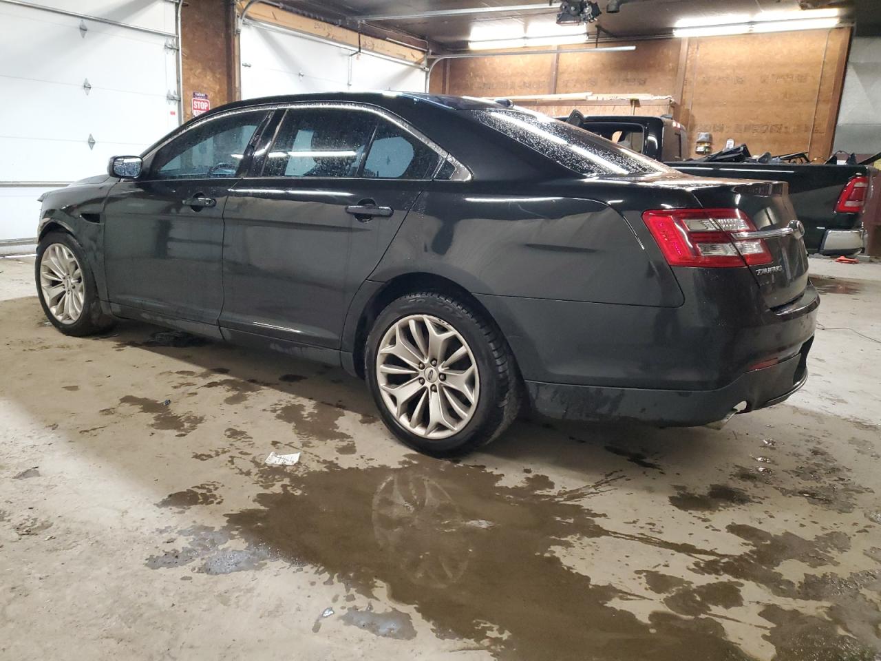 Изображение 2 2015 FORD TAURUS LIMITED 2015 с VIN 1FAHP2F80FG104419
