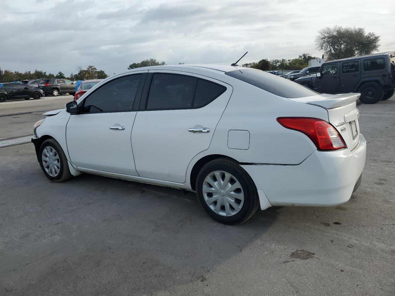Obraz 2 z 2017 NISSAN VERSA S 2017 z VIN 3N1CN7AP1HL813111