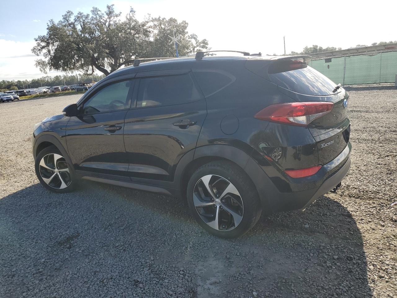 Image 2 of 2016 HYUNDAI TUCSON LIMITED 2016 with VIN KM8J33A28GU114856