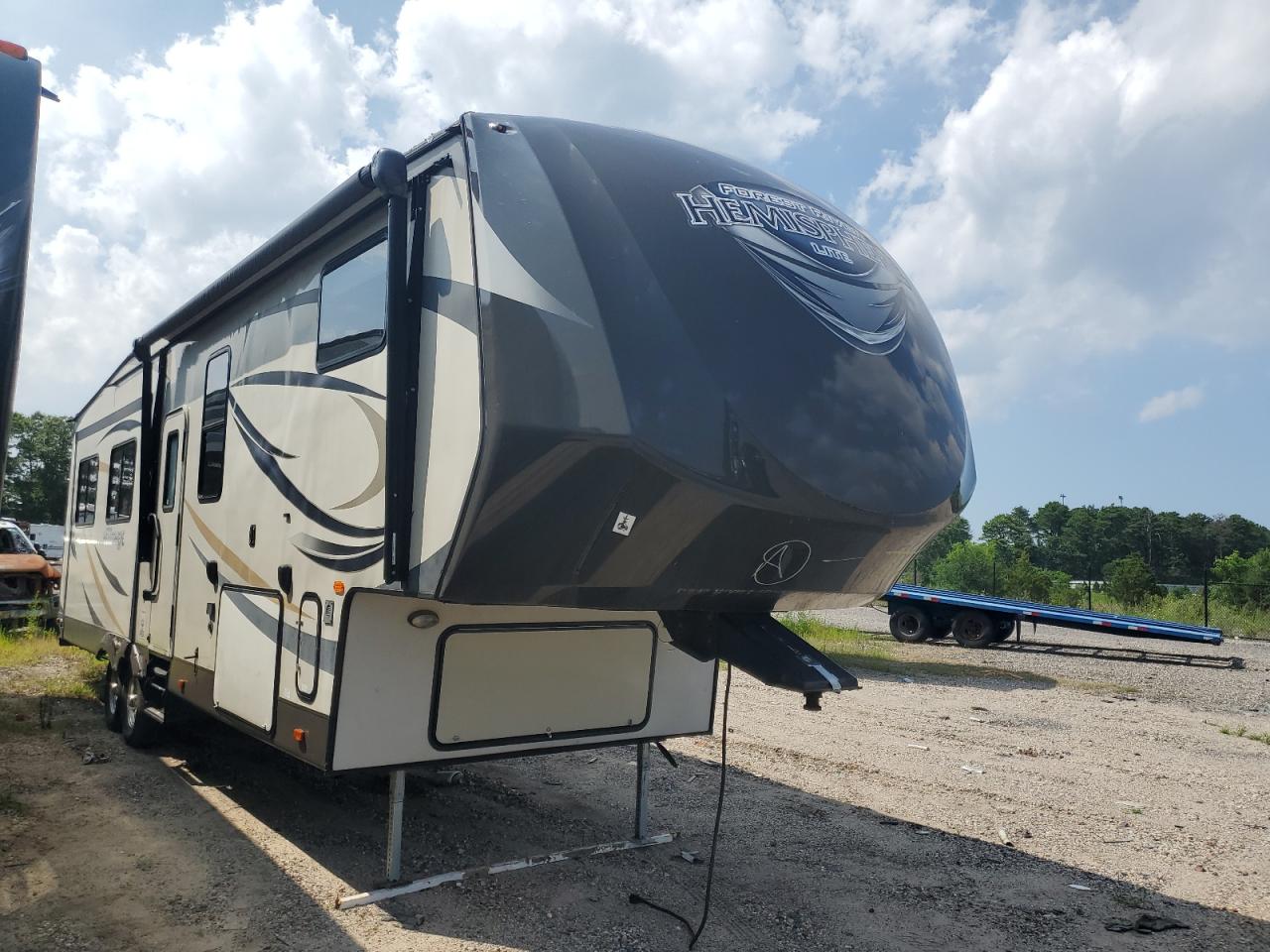 Изображение 2015 SALM  FOREST RIV 2015