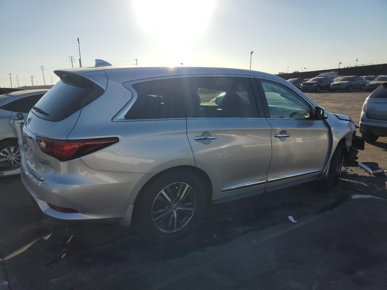 Image 3 of 2019 INFINITI QX60 LUXE 2019 with VIN 5N1DL0MN7KC533670