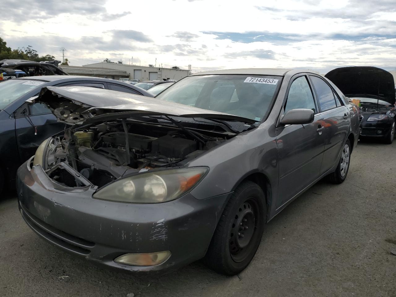 Obraz 1 z 2004 TOYOTA CAMRY LE 2004 z VIN JTDBE32K540289991