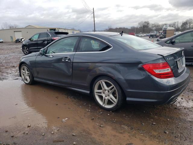 Obraz 2 z 2013 MERCEDES-BENZ C 250 2013 z VIN WDDGJ4HB3DG061029