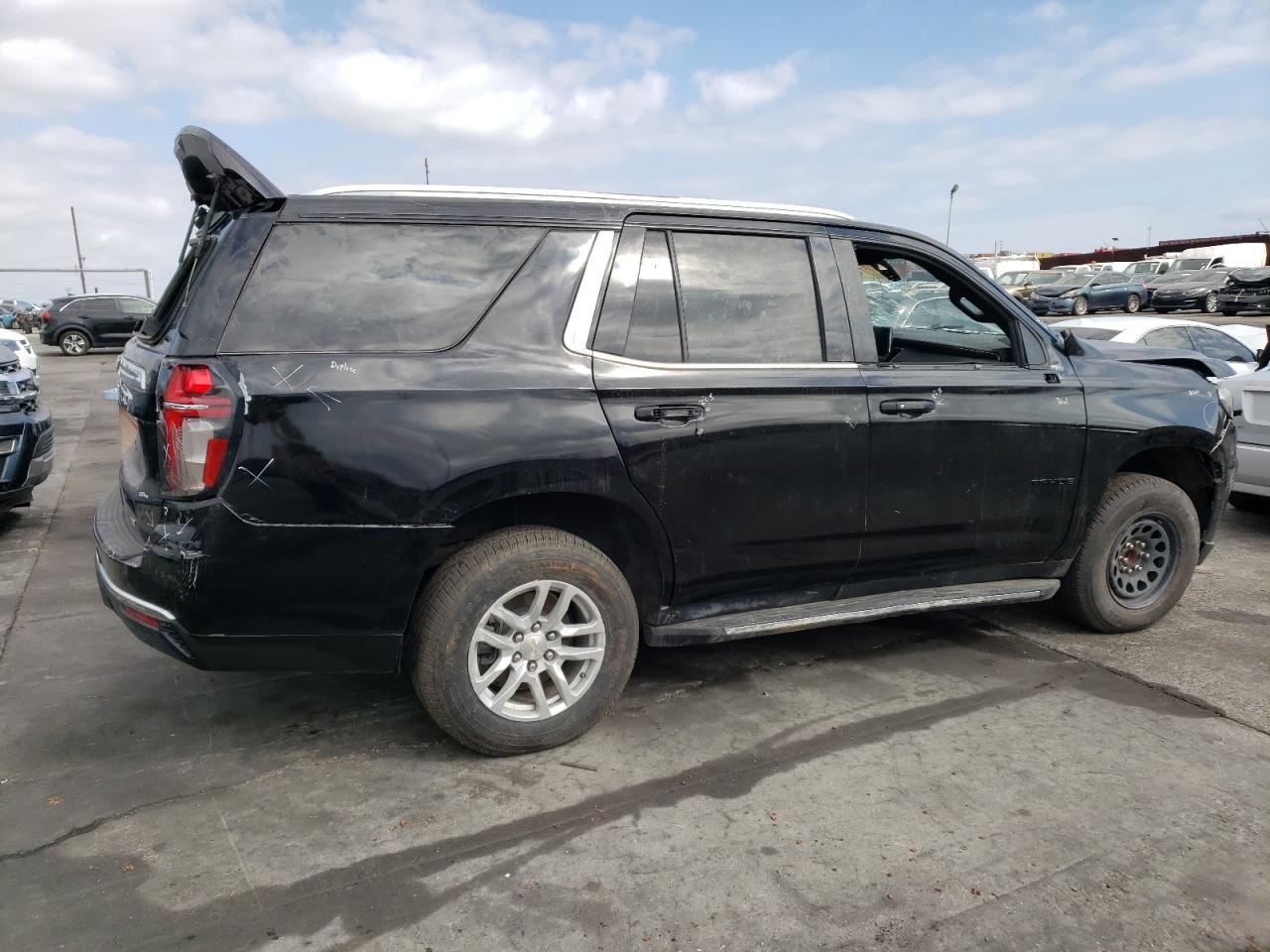 Image 3 of 2021 CHEVROLET TAHOE C1500 LT 2021 with VIN 1GNSCNKD7MR248686