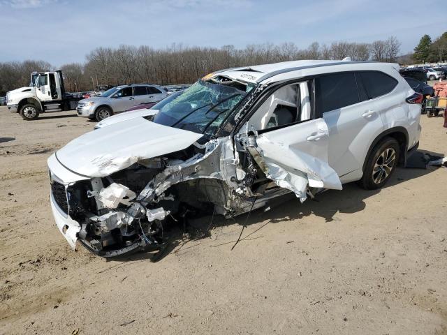 Obraz 1 z 2022 TOYOTA HIGHLANDER XLE 2022 z VIN 5TDGZRAH3NS541755