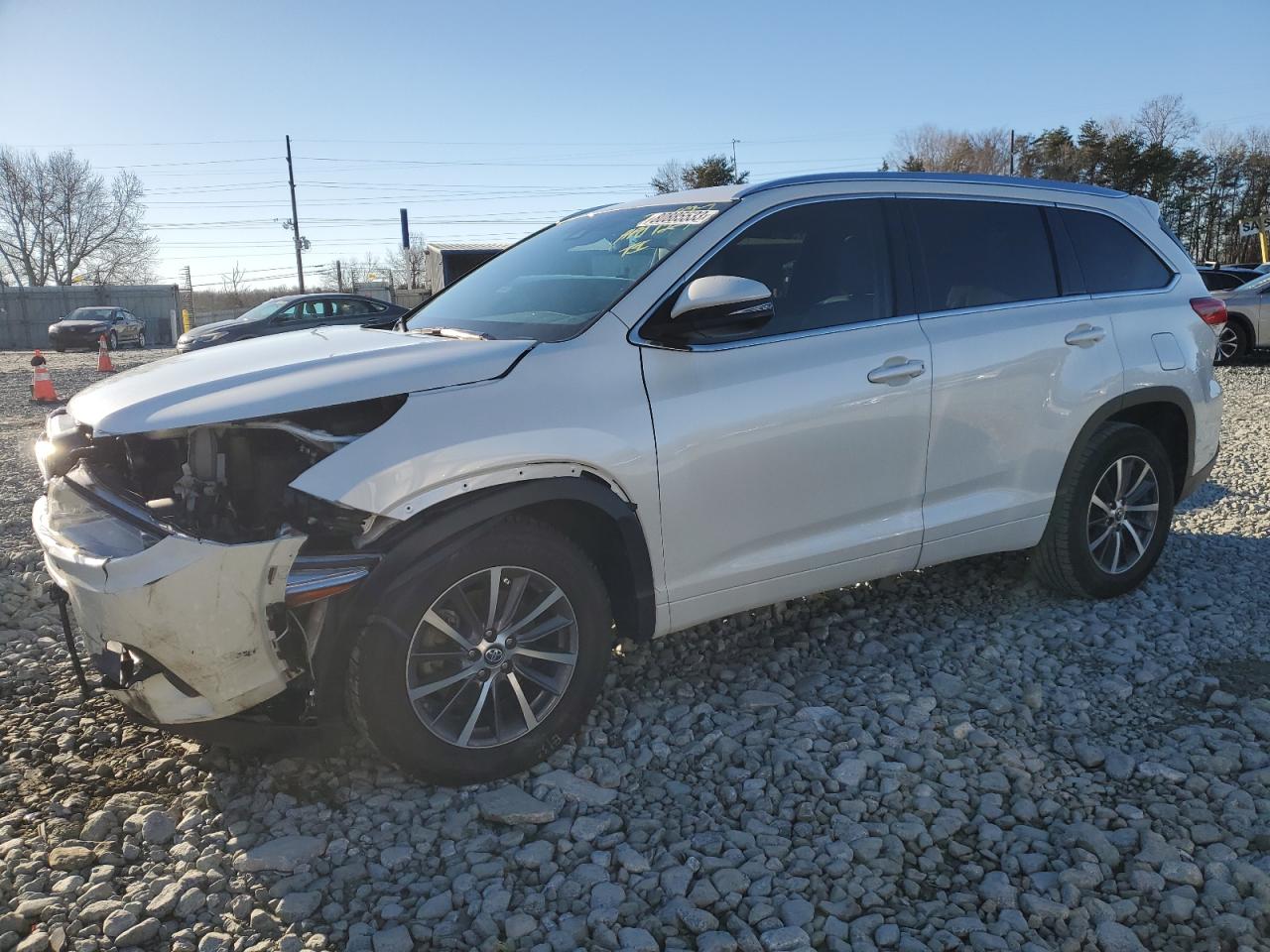 Image 1 of 2017 TOYOTA HIGHLANDER SE 2017 with VIN 5TDKZRFH2HS513159