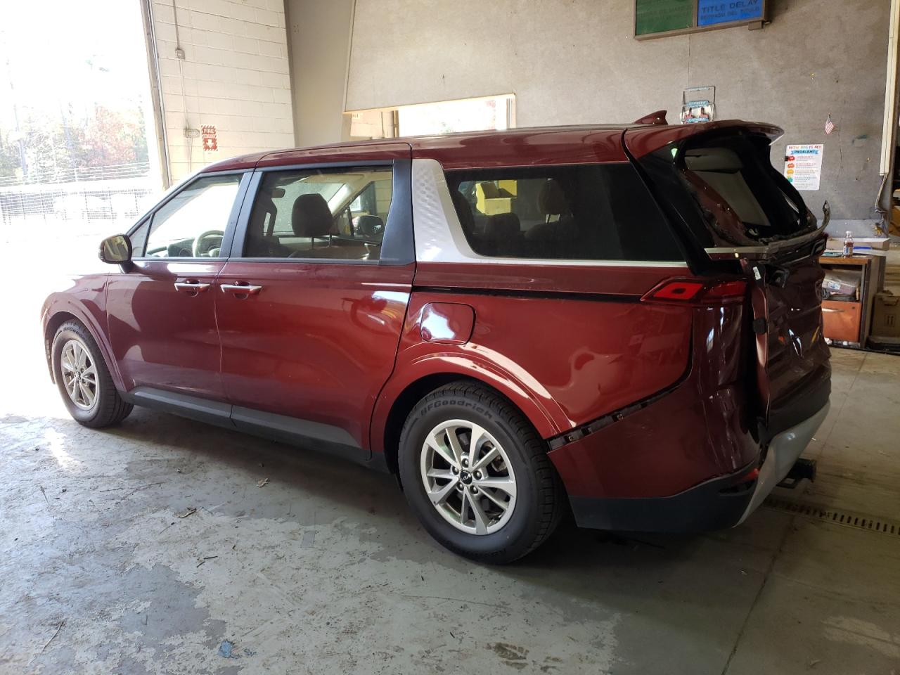 Изображение 2 2022 KIA CARNIVAL LX 2022 с VIN KNDNB4H33N6093154