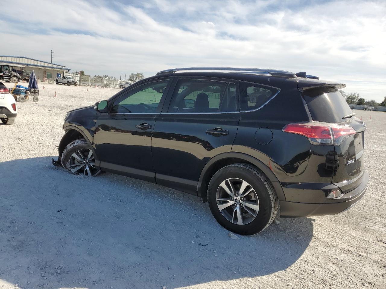 Obraz 2 z 2018 TOYOTA RAV4 ADVENTURE 2018 z VIN 2T3WFREV4JW451298