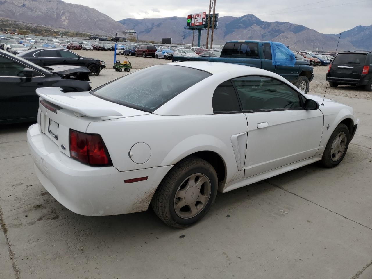 Image 3 of 2001 FORD MUSTANG  2001 with VIN 1FAFP40491F108945