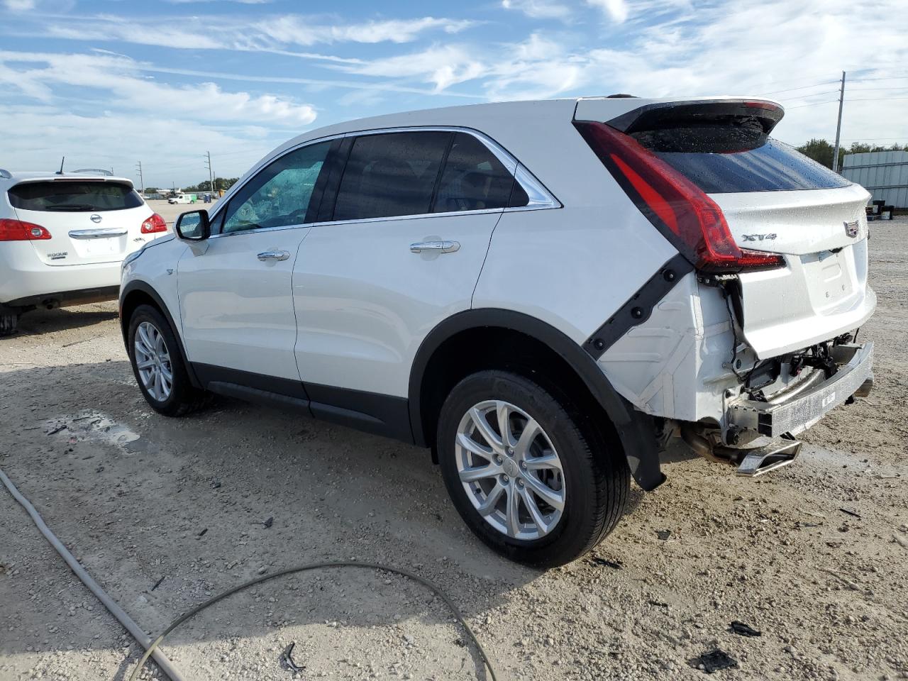 Obraz 2 z 2022 CADILLAC XT4 LUXURY 2022 z VIN 1GYAZAR45NF137648