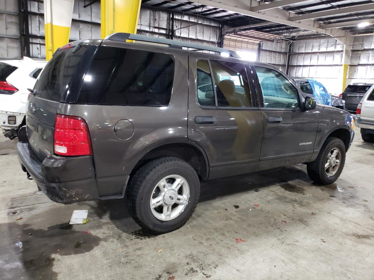 Image 3 of 2005 FORD EXPLORER XLT 2005 with VIN 1FMZU73W55UB11983