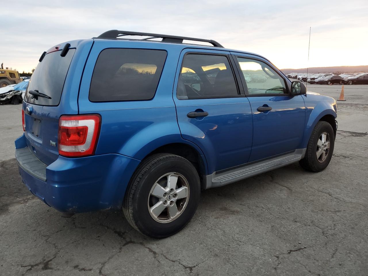 Image 3 of 2011 FORD ESCAPE XLT 2011 with VIN 1FMCU9DG6BKA19037