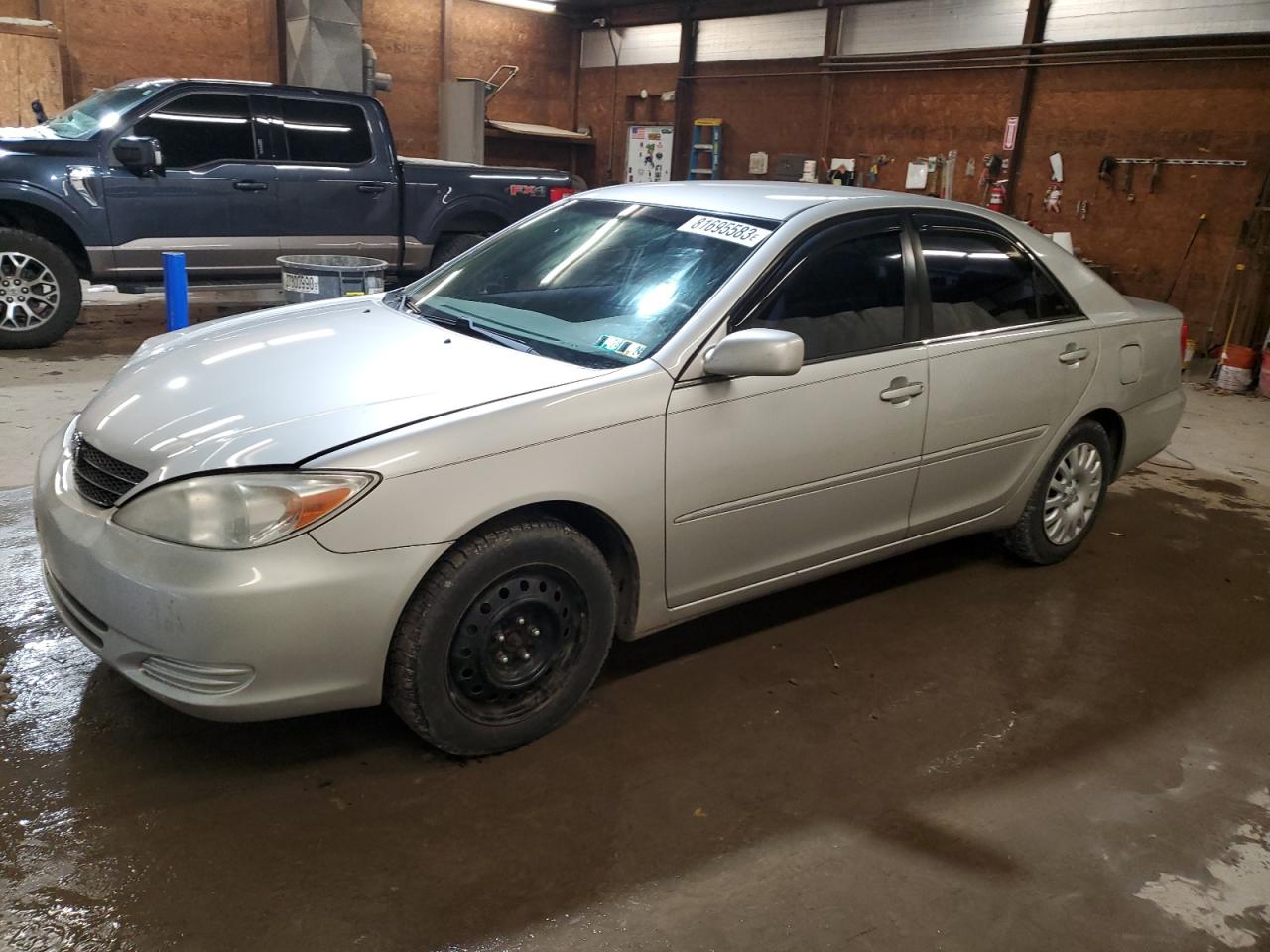 Image 1 of 2002 TOYOTA CAMRY LE 2002 with VIN 4T1BE30K82U100402
