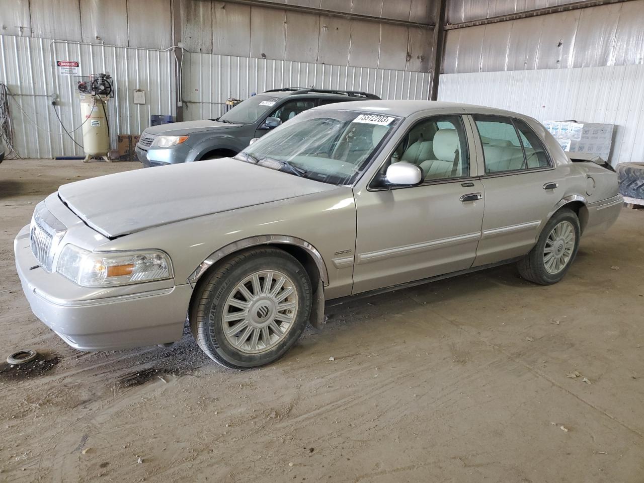 Obraz 1 z 2011 MERCURY GRAND MARQUIS LS 2011 z VIN 2MEBM7FV7BX602390
