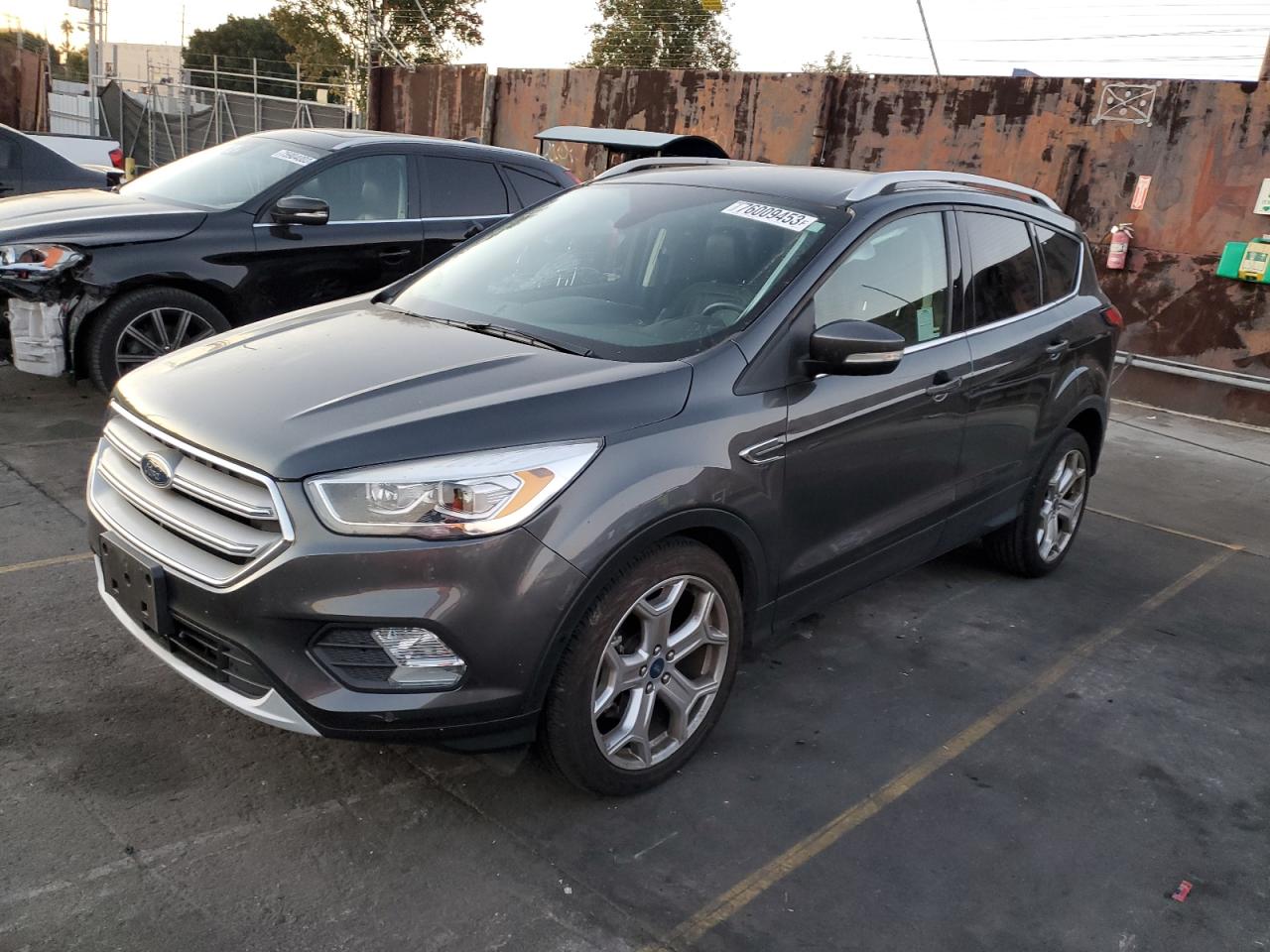 Obraz 1 z 2019 FORD ESCAPE TITANIUM 2019 z VIN 1FMCU0J99KUB79211