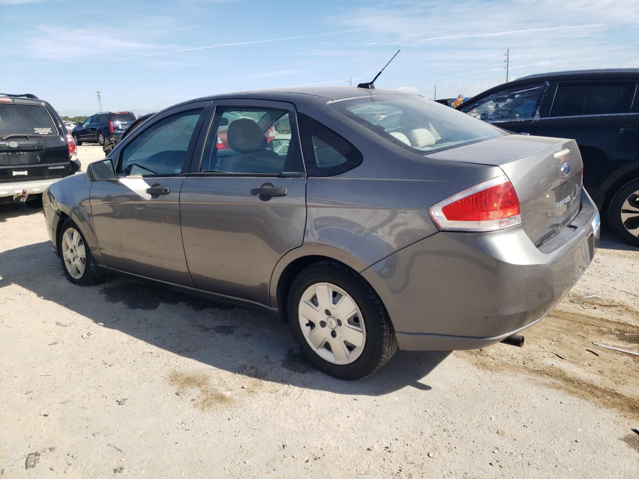 Obraz 2 z 2011 FORD FOCUS S 2011 z VIN 1FAHP3EN8BW129081