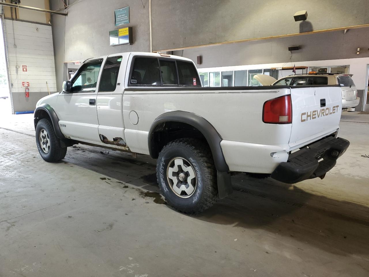 Image 2 of 2000 CHEVROLET S TRUCK S10 2000 with VIN 1GCCT19W5Y8209653