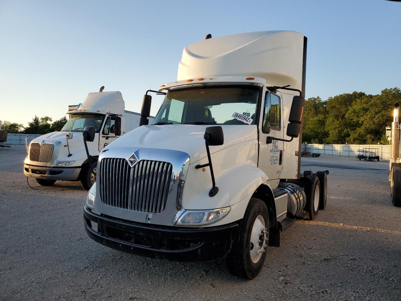 Obraz 2 z 2015 INTERNATIONAL 8000 8600 2015 z VIN 1HSHXSNR7FH144549