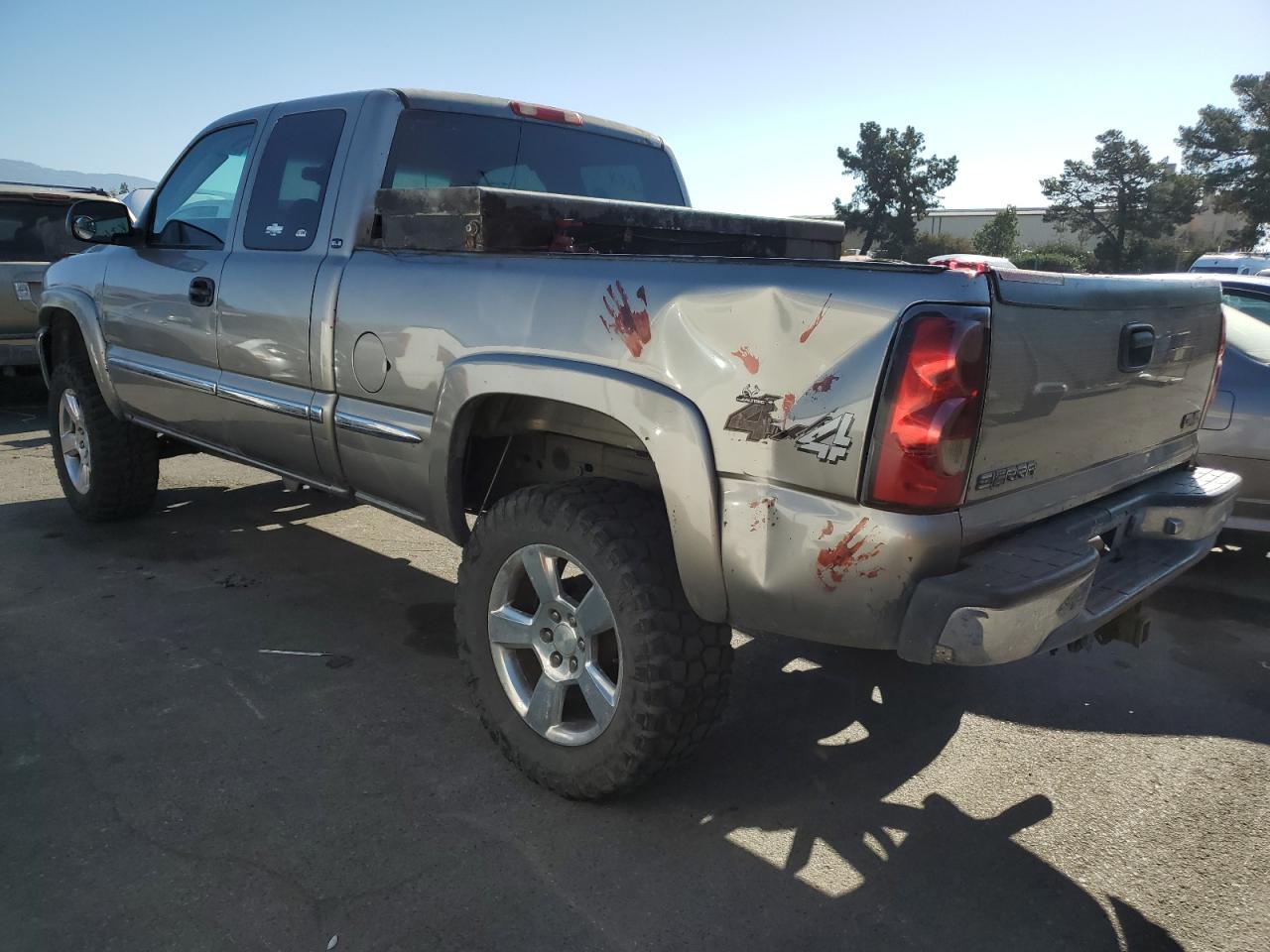 Image 2 of 2000 GMC NEW SIERRA K1500 2000 with VIN 2GTEK19T8Y1381146