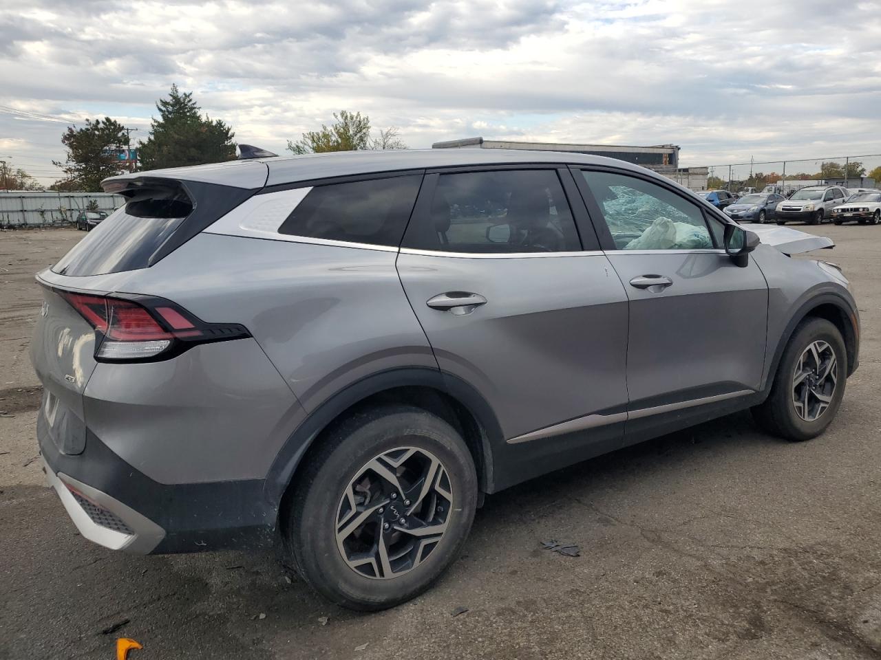 Изображение 3 2023 KIA SPORTAGE LX 2023 с VIN KNDPUCAF2P7040329