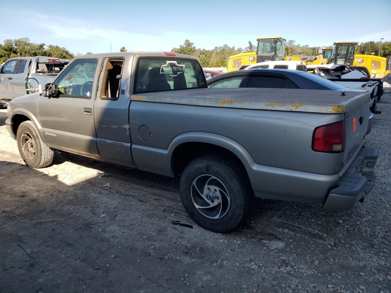 Obraz 2 z 1999 GMC SONOMA  1999 z VIN 1GTCS19W6X8533308