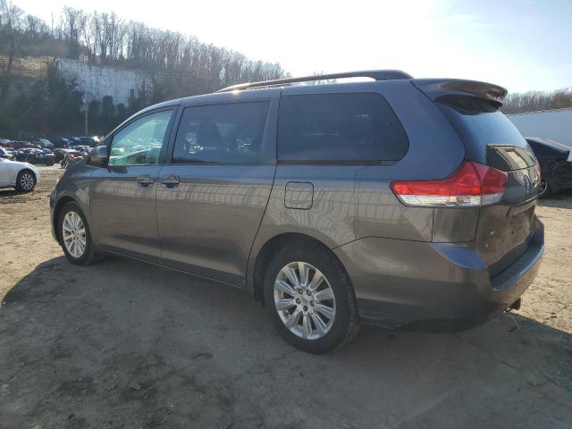 Obraz 2 z 2013 TOYOTA SIENNA LE 2013 z VIN 5TDJK3DC1DS052647