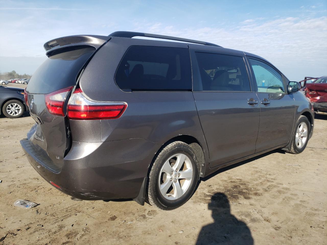 Изображение 3 2017 TOYOTA SIENNA LE 2017 с VIN 5TDKZ3DC2HS769208