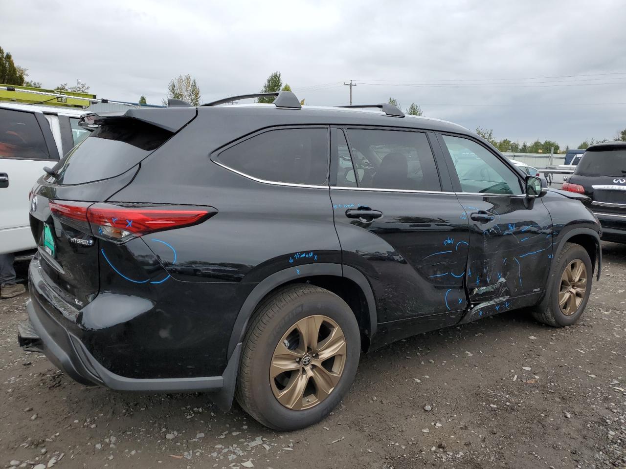 Image 3 of 2023 TOYOTA HIGHLANDER HYBRID BRONZE EDITION 2023 with VIN 5TDABRCH5PS588179
