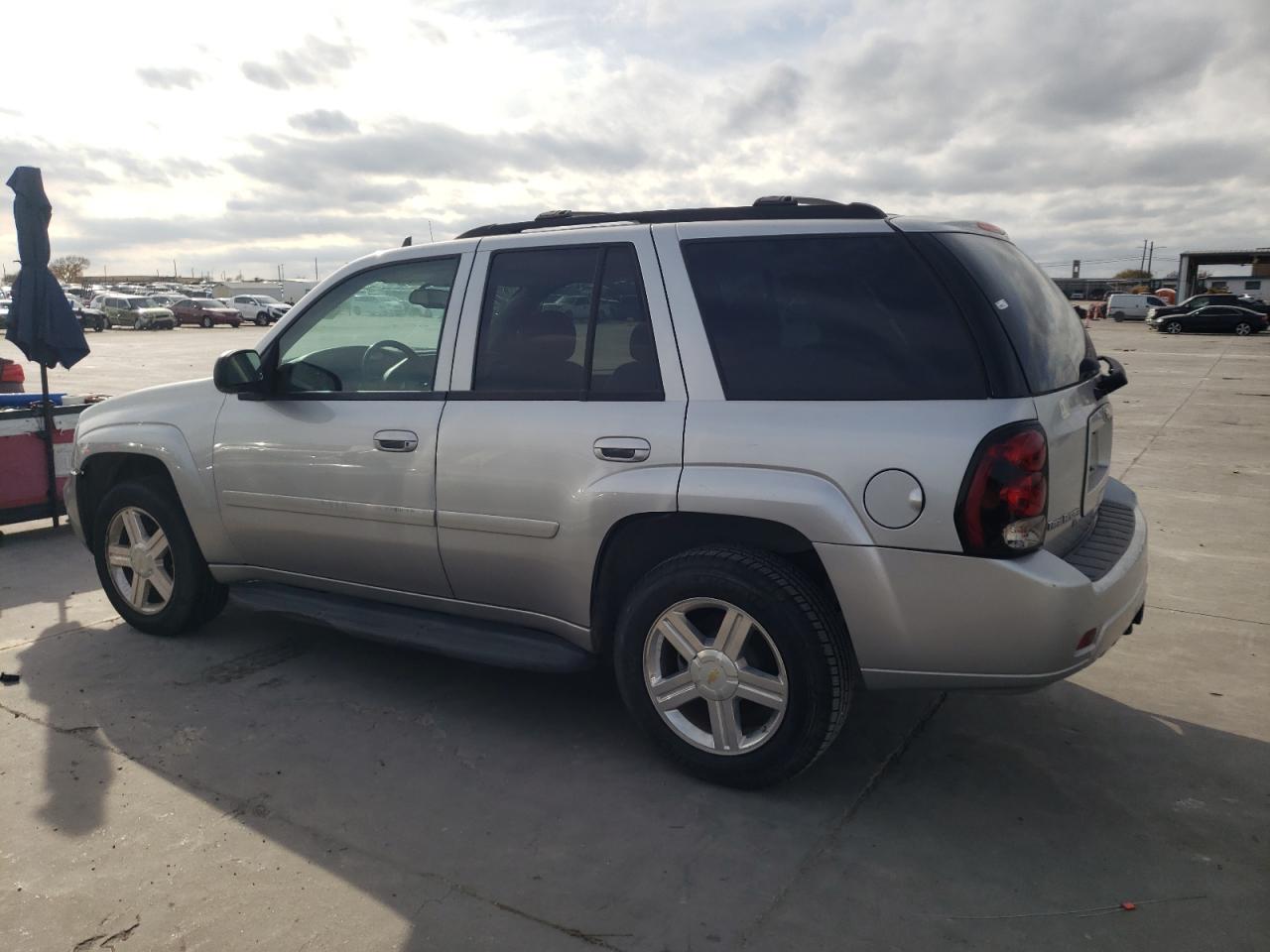 Image 2 of 2008 CHEVROLET TRAILBLAZER LS 2008 with VIN 1GNDS13S882207239