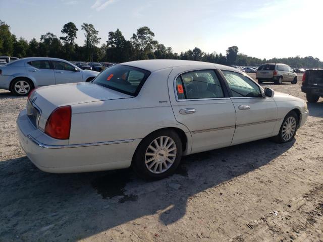 Obraz 3 z 2003 LINCOLN TOWN CAR SIGNATURE 2003 z VIN 1LNHM82W33Y704072