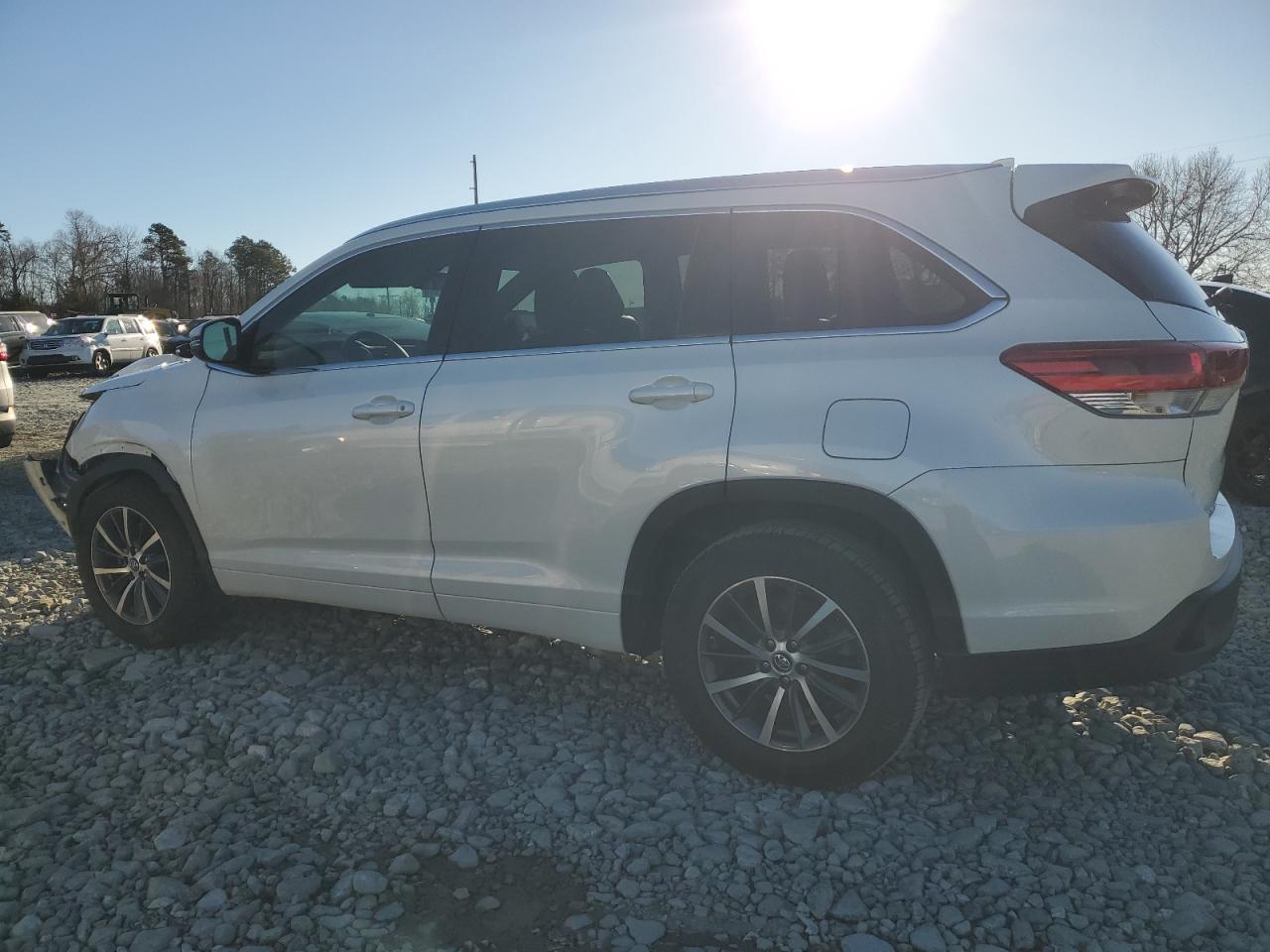 Image 2 of 2017 TOYOTA HIGHLANDER SE 2017 with VIN 5TDKZRFH2HS513159