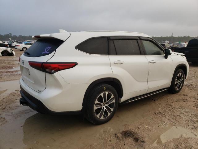 Obraz 3 z 2021 TOYOTA HIGHLANDER XLE 2021 z VIN 5TDGZRAHXMS518441
