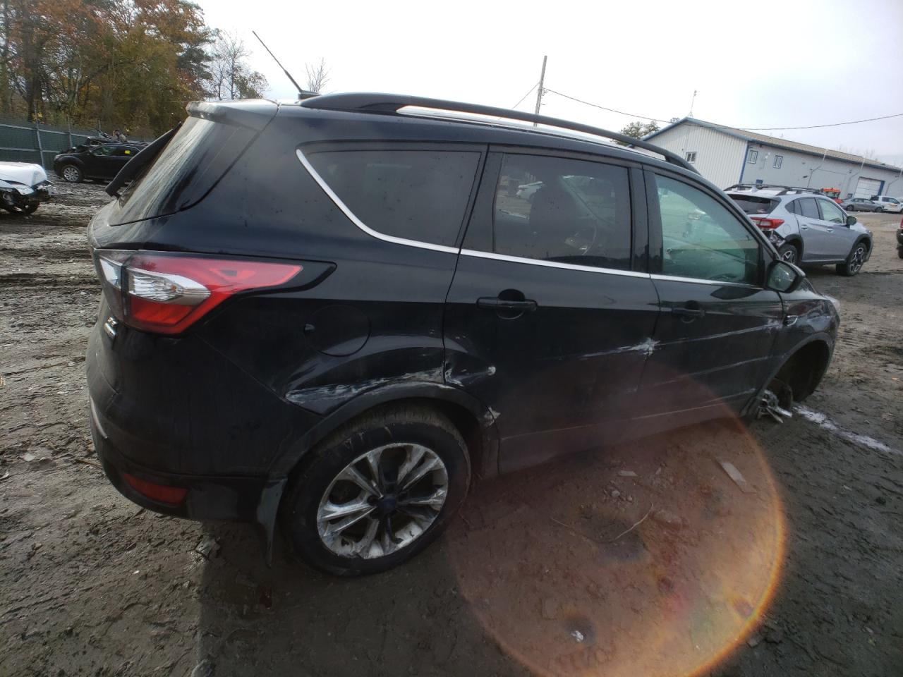 Image 3 of 2017 FORD ESCAPE SE 2017 with VIN 1FMCU9GD3HUA44816