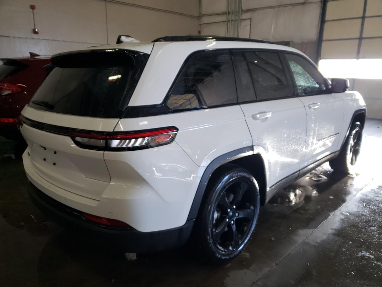 Obraz 3 z 2023 JEEP GRAND CHEROKEE LAREDO 2023 z VIN 1C4RJHAG8PC620540