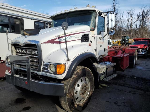 Image 2 of 2004 MACK 700 CV700 2004 with VIN 1M2AG11C24M013177