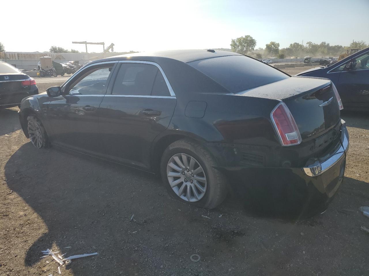 Изображение 2 2013 CHRYSLER 300  2013 с VIN 2C3CCAAG3DH519216