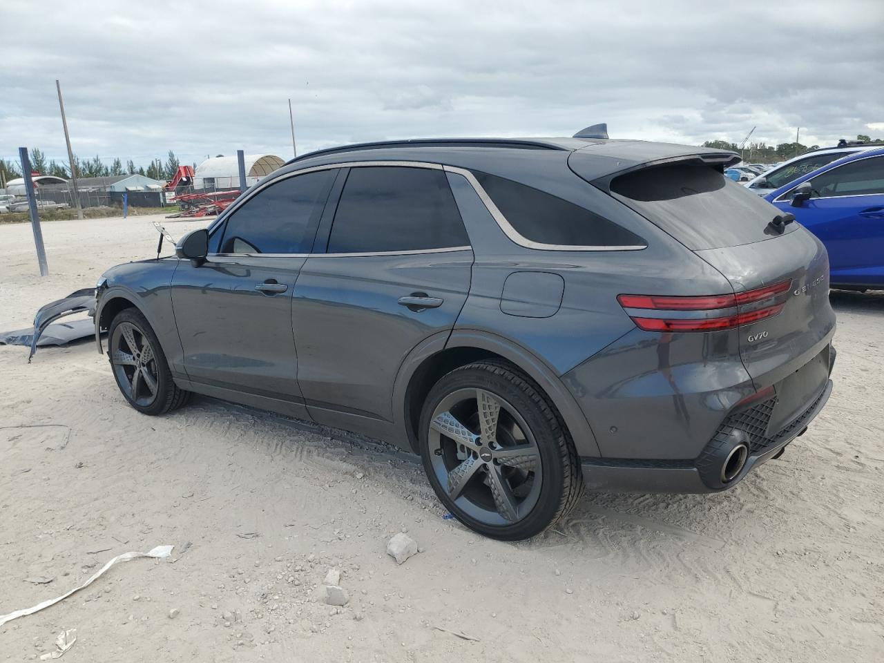 Изображение 2 2022 GENESIS GV70 BASE 2022 с VIN KMUMCDTC3NU010993